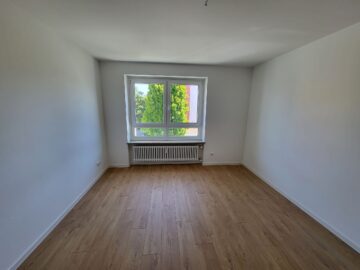 Schöne 4-Zimmer-Wohnung mit Balkon in Oberhausen zu vermieten, 86154 Augsburg, Etagenwohnung