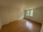 Hofnaher Balkon mit Blick ins Grüne: 2-Zimmer-Wohnung zur Miete in München-Chiemgaustraße - Schlafzimmer.JPEG