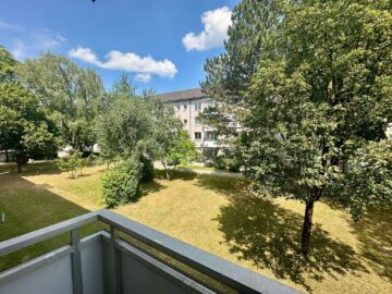 Hofnaher Balkon mit Blick ins Grüne: 2-Zimmer-Wohnung zur Miete in München-Chiemgaustraße, 81539 München, Etagenwohnung