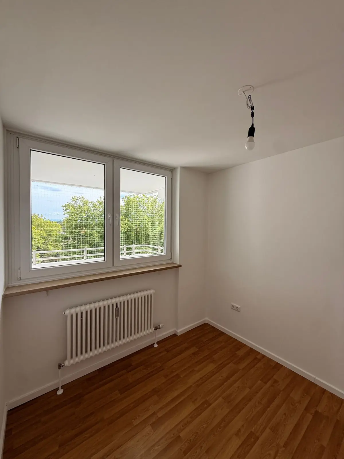 Helles Zimmer mit Ausblick