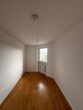 Ruhige 1,5-Zimmer-Wohnung mit guter Anbindung - Helles Zimmer mit Fenster
