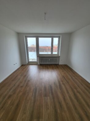 Helle, modernisierte 2-Zimmerwohnung mit Balkon in Augsburg-Oberhausen, 86154 Augsburg, Etagenwohnung