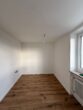 Helle 3-Zimmer-Wohnung mit Balkon in München - Karl-Marx-Ring - Leeres Zimmer mit Holzboden