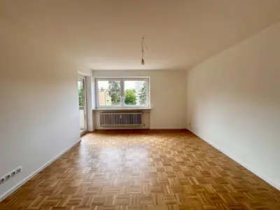 Hochwertige 4-Zimmer-Wohnung mit Balkon in Nürnberg Langwasser, 90471 Nürnberg, Etagenwohnung