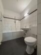 Schöne, modernisierte 2,5-Zimmer-Wohnung mit Balkon in Augsburg-Kriegshaber ab sofort frei - Modernes Badezimmer