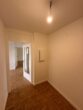 Helles 3-Zimmer-Apartment mit Balkon und Parkett in München Karl-Marx-Ring - Heller Flur mit Holzboden