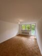 Helles 3-Zimmer-Apartment mit Balkon und Parkett in München Karl-Marx-Ring - Helles Wohnzimmer mit Parkett