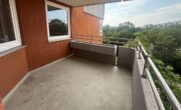 große familienfreundliche 3,5-Zimmer-Wohnung in zentraler Lage von Neuperlach - Balkon mit grüner Aussicht