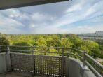 große familienfreundliche 3,5-Zimmer-Wohnung in zentraler Lage von Neuperlach - Balkon mit Blick ins Grüne