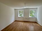 Heller Balkon mit grüner Aussicht in 3 Zimmern in München – Deisenhofener Straße - Schlafzimmer.JPEG
