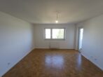 Moderne 3-Zimmer-Wohnung mit Balkon in Moosach - Wohnzimmer