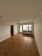 Moderne 3-Zimmer-Wohnung mit Stadtblick in München - Leeres Zimmer mit Parkett