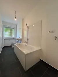 Modernes Badezimmer