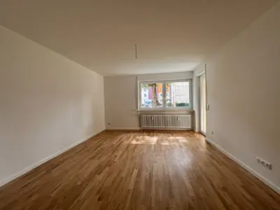 Schöne familienfreundliche 4-Zimmer-Wohnung mit Loggia nähe Augsburg-Kuhsee zu vermieten, 86163 Augsburg, Erdgeschosswohnung