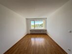 Schöne, helle und renovierte 2-Zimmer-Wohnung mit Balkon nähe Augsburg-Kuhsee zu vermieten - Schlafzimmer