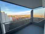 Modernisierte 2-Zimmer-Wohnung in zentraler Lage von Neuperlach - Balkon mit Stadtblick