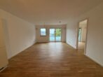 Schöne helle 4-Zimmer-Wohnung mit Balkon und Einbauküche - zentral gelegen - Modernes Wohnzimmer