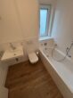 Schöne helle 4-Zimmer-Wohnung mit Balkon und Einbauküche - zentral gelegen - Modernes Badezimmer