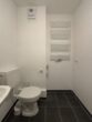 Lichtdurchflutete 1,5-Zimmer-Wohnung mit Loggia – Augsburg/Kriegshaber - Bad mit Waschmaschinenanschl.