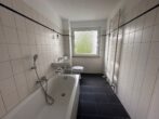 Helle 2-Zimmer-Wohnung mit Balkon in Nürnberg - Badezimmer