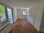 Schöne 3,5-Zimmer-Wohnung in Oberhausen zu vermieten - Wohnzimmer + Kochnische
