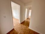 Helle 2,5-Zimmer-Wohnung mit Balkon in Nürnberg - Flur