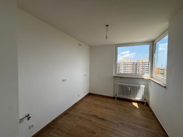 Modernisierte 3-Zimmer-Wohnung mit Balkon in zentraler Lage von München Neuperlach, 81737 München, Etagenwohnung