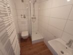 Geräumige 2-Zimmer-Wohnung mit Balkon in Moosach - Badezimmer