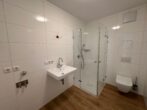Helle 2-Zimmer-Wohnung mit Balkon in Fürth Ronhof - Modernes Badezimmer