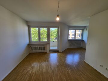 Modernisierte 2-Zimmer-Wohnung mit Loggia in Oberhausen zu vermieten, 86154 Augsburg, Etagenwohnung