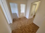 Modernisierte, helle 4-Zimmerwohnung mit Loggia in der Hammerschmiede zu vermieten - Flur