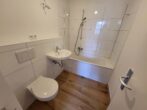 Modernisierte, helle 4-Zimmerwohnung mit Loggia in der Hammerschmiede zu vermieten - Badezimmer