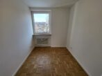 Modernisierte, helle 4-Zimmerwohnung mit Loggia in der Hammerschmiede zu vermieten - Kinderzimmer 1