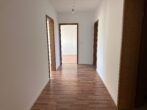 Moderne 3,5 Zimmer Wohnung mit Balkon zu vermieten - Flur