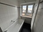 Schöne 3,5-Zimmer-Wohnung in familienfreundlicher Lage von Moosach - Badezimmer