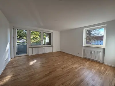 Helle 2-Zimmer-Wohnung mit Loggia in ruhiger Wohnlage in Augsburg/Bärenkeller zu vermieten, 86156 Augsburg, Etagenwohnung