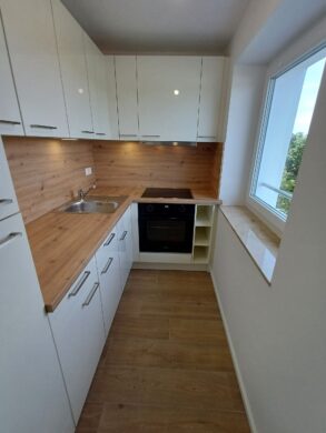 Charmante 1-Zimmer-Apartment mit Einbauküche, 80933 München, Etagenwohnung