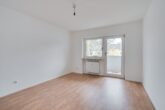 Großzügig geschnittene 3-Zimmer-Wohnung mit Loggia in Lenting zu vermieten - Wohnzimmer