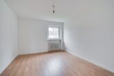 Großzügig geschnittene 3-Zimmer-Wohnung mit Loggia in Lenting zu vermieten - Schlafzimmer