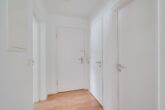 Großzügig geschnittene 3-Zimmer-Wohnung mit Loggia in Lenting zu vermieten - Eingangsbereich