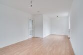 Großzügig geschnittene 3-Zimmer-Wohnung mit Loggia in Lenting zu vermieten - Wohnzimmer (2)