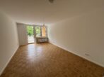 modernisierte 3-Zimmer-Wohnung mit zwei Balkonen in ruhiger Lage - Wohnzimmer