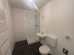 Schöne 1,5-Zimmer-Wohnung mit Balkon in Neuperlach - Modernes Badezimmer.jpeg