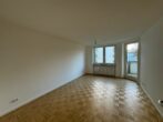 Modernisierte 1,5-Zimmer-Wohnung in Neuperlach mit Balkon - Wohnzimmer