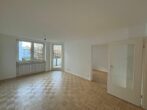 Modernisierte 1,5-Zimmer-Wohnung in Neuperlach mit Balkon - Wohnzimmer