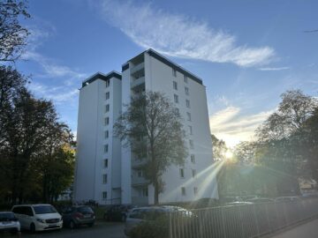 Schöne 3-Zimmer-Wonhnung mit Süd- Loggia, zentral in Engelschalking, 81927 München, Etagenwohnung