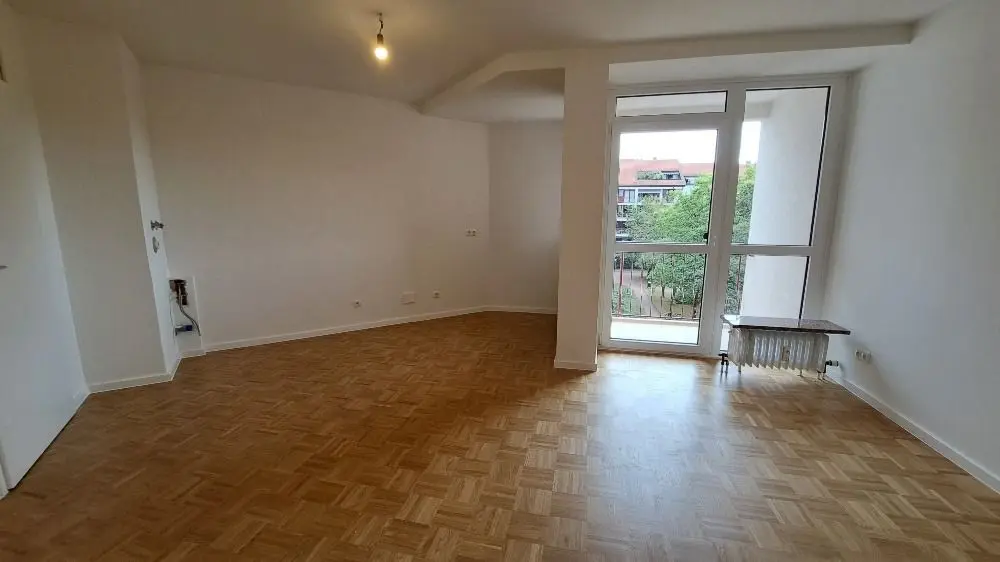 Wohnzimmer mit offener Küche