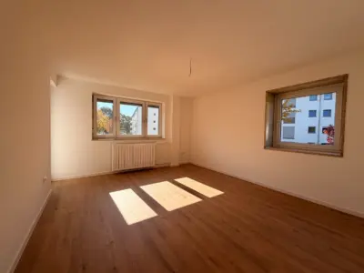 Befristete Vermietung bis 31.01.2029: Schöne geräumige 3-ZKB Wohnung mit Balkon zu vermieten, 86161 Augsburg, Etagenwohnung