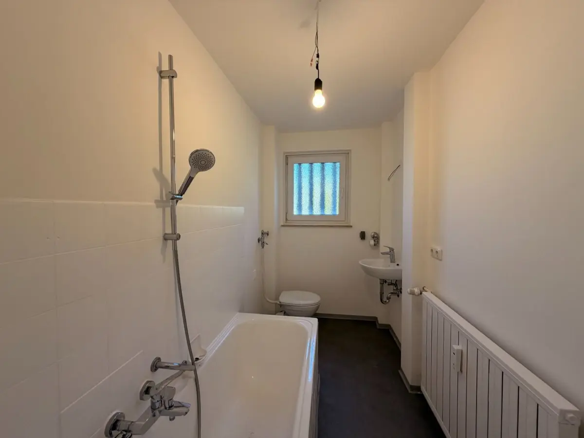 Helles Badezimmer