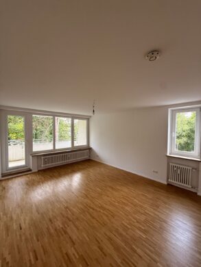 1. Obergeschoss mit Balkon, 3,5 Zimmer und Parkett in München – Ferdinand-Kobell-Straße, 85540 München, Etagenwohnung